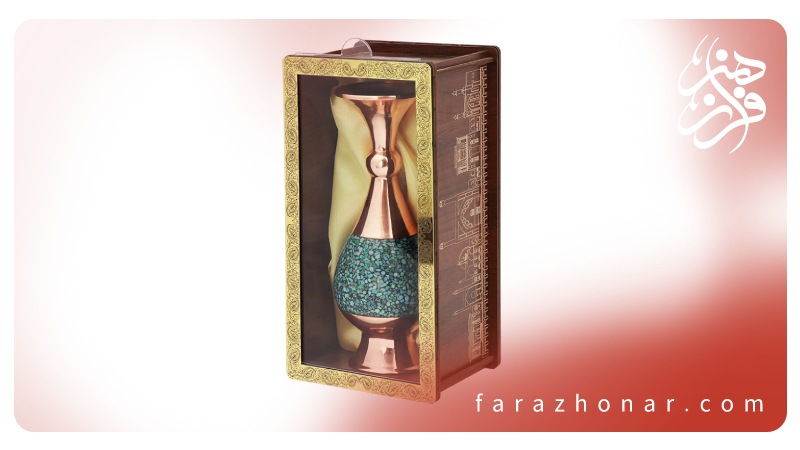 عکس گلدان صراحی فیروزهکوبی در باکس هدیه